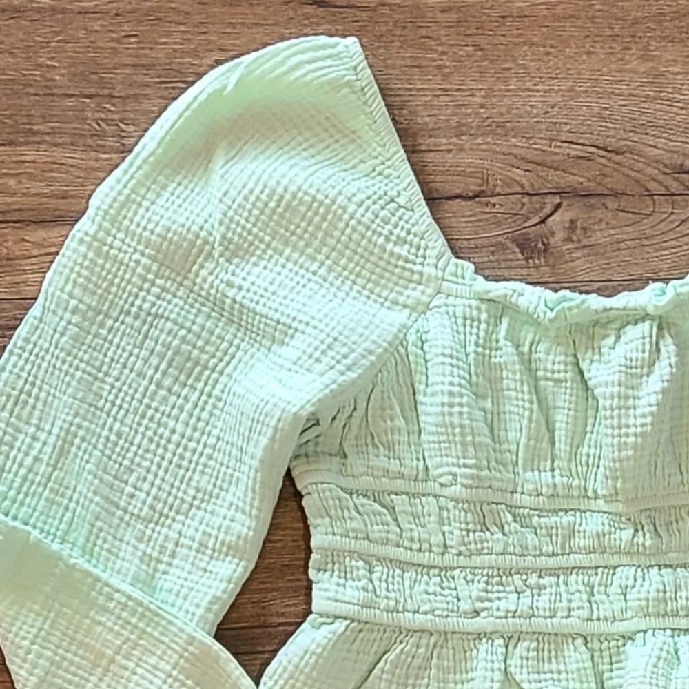 Hardly Worn- WILD FABLE - Light Green Cropped Blouse - Size Large